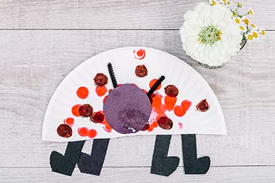 Dot-sticker ladybug craft